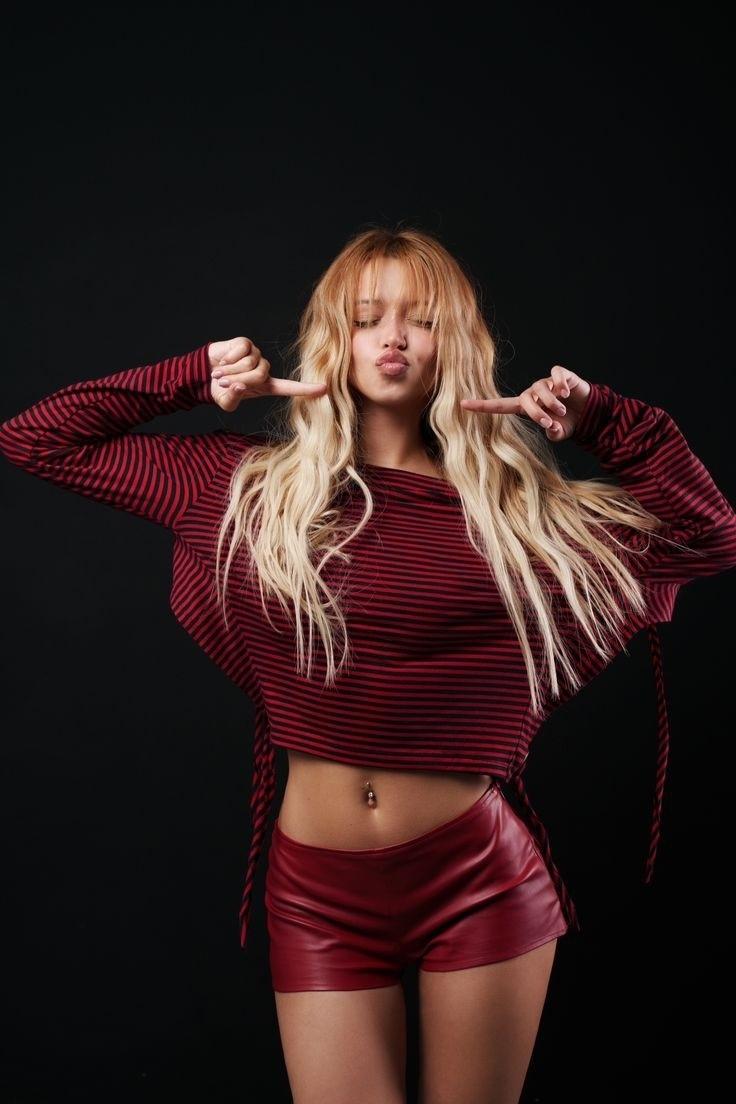 Юля Гаврилина сражается с ротовирусной инфекцией и повышенной температурой.