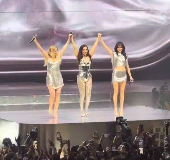 Легендарный состав SEREBRO вновь собрался вместе на одной сцене😅