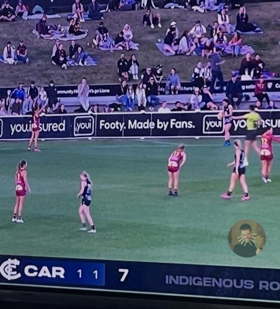 Казалось, что они бегают голыми… но на самом деле это всего лишь дизайн формы