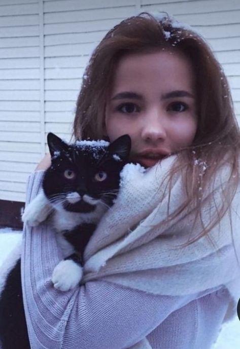 Валя Карнавал испытывает желание вновь окунуться в школьные годы 2016 года.