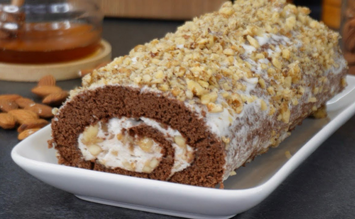 Бисквит воздушный как зефир и не ломается. Рулет к чаю за 10 минут ровно