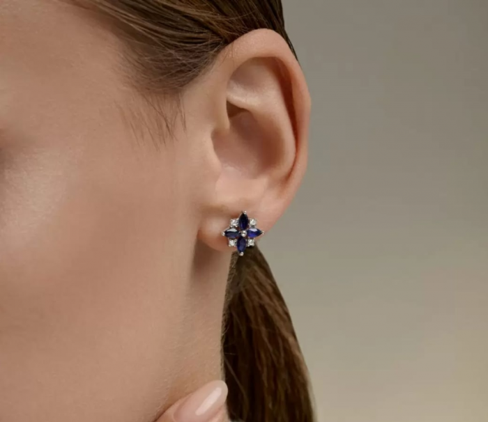 Украшения с цветами на 8 Марта