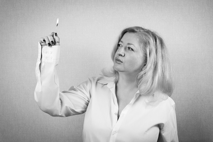 «Мы, писатели, опасные люди»: Ирина Лейк о том, как боль превращается в сюжет