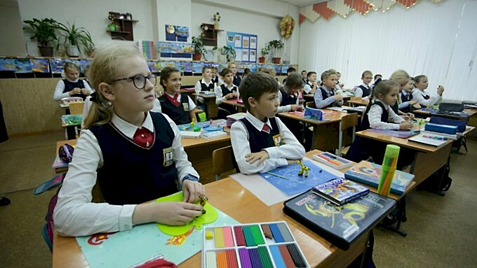 Россиянам посоветовали не ругать школьников за низкие оценки
