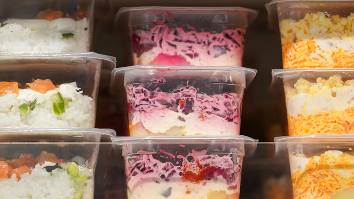 Стало известно, какой салат оказался самым выгодным на Новый год