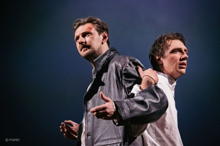 Смех и ужас войны одновременно — премьера «ИИ» в Молодежном театре