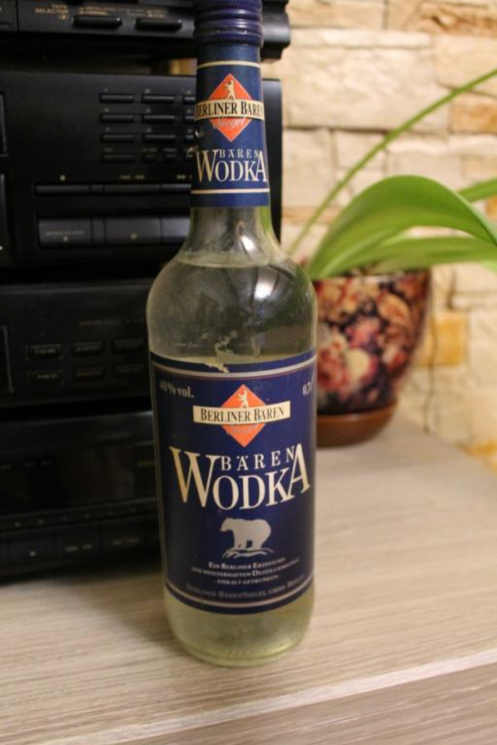 Какая водка была самой популярной в 90-е годы и стояла на столе в Новый год