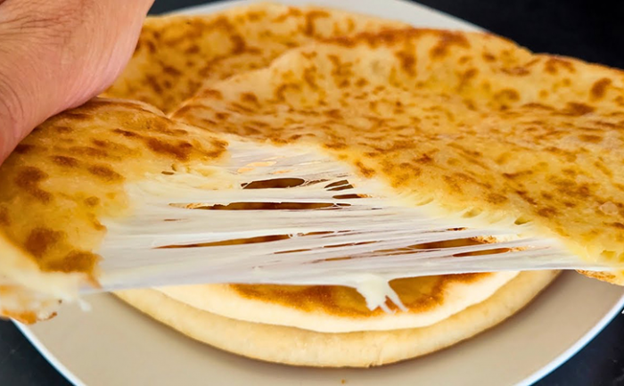 Хачапури за 5 минут на сковороде: ленивый рецепт, но не хуже чем из печи