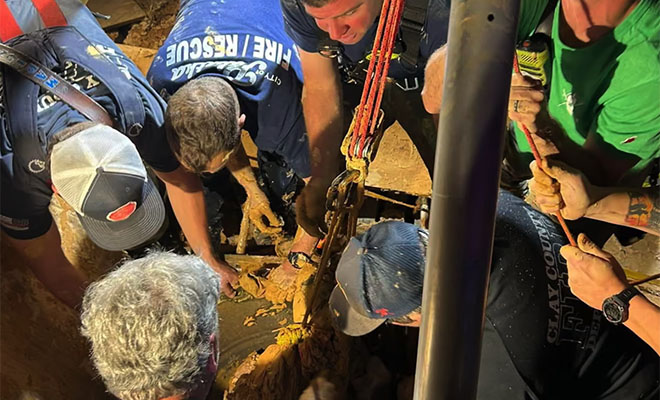 Мужчина ушел из дома после ссоры и направился гулять в карьер. Там он застрял в грязи по шею на следующие 4 ня