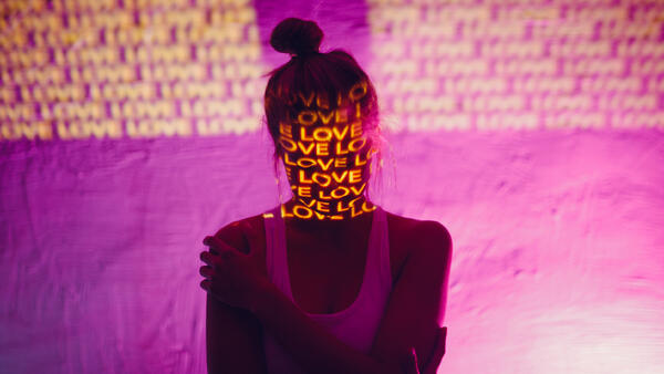 Психолог рассказала, что такое эмоциональный голод и как его отличить от любви