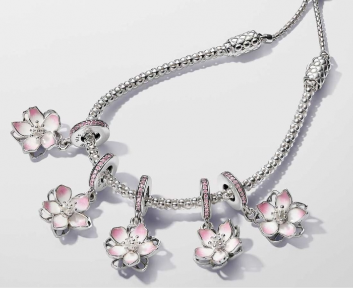 Украшения с цветами на 8 Марта