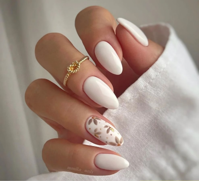 Маникюр на 8 Марта: идеи с фото