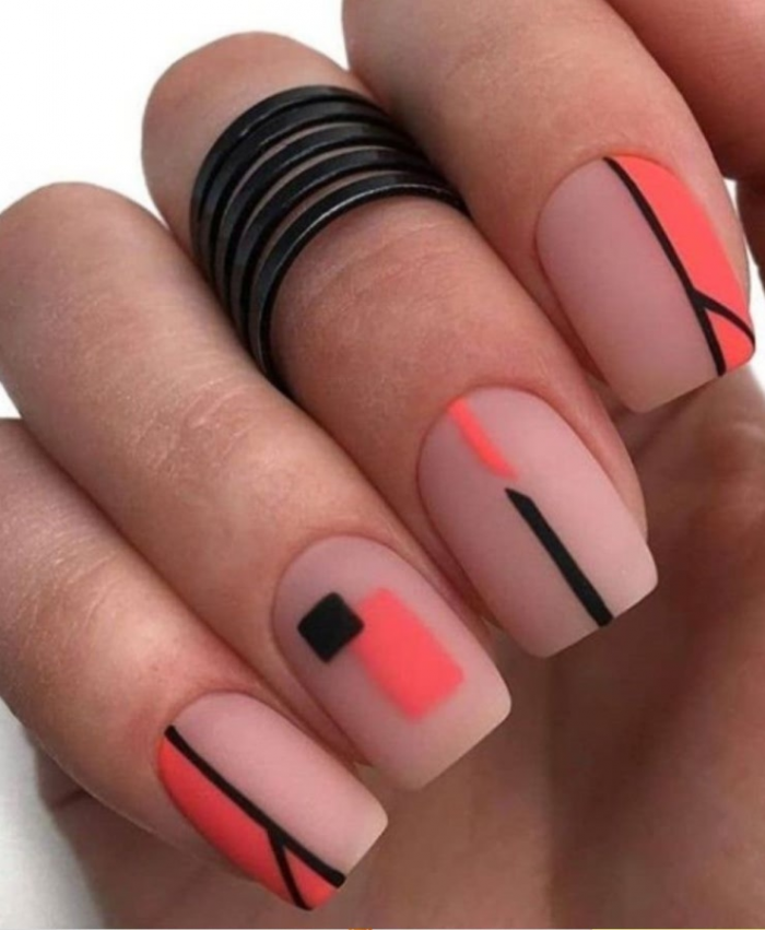 Маникюр на 8 Марта: идеи с фото