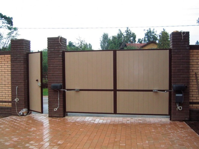 Ворота для частного дома: как выбрать эффектную защиту? (38 фото)