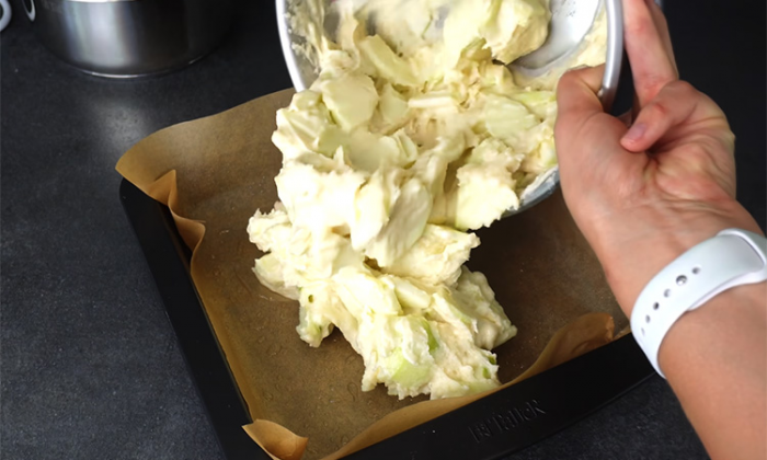 Простой вкусный пирог «Яблочник» на кефире без яиц: нежнее штруделя, хотя готовится проще