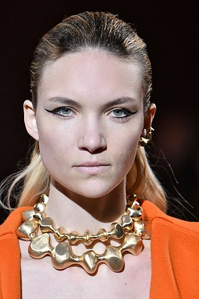 Что надеть на Новый год — 2026? Модные образы и цвета, советы экспертов