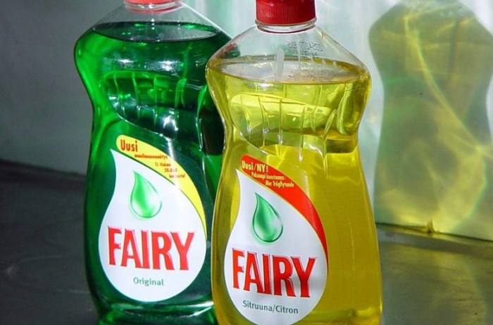 Как уберечь лобовое стекло и кузов от загрязнения из-за столкновения с мошками