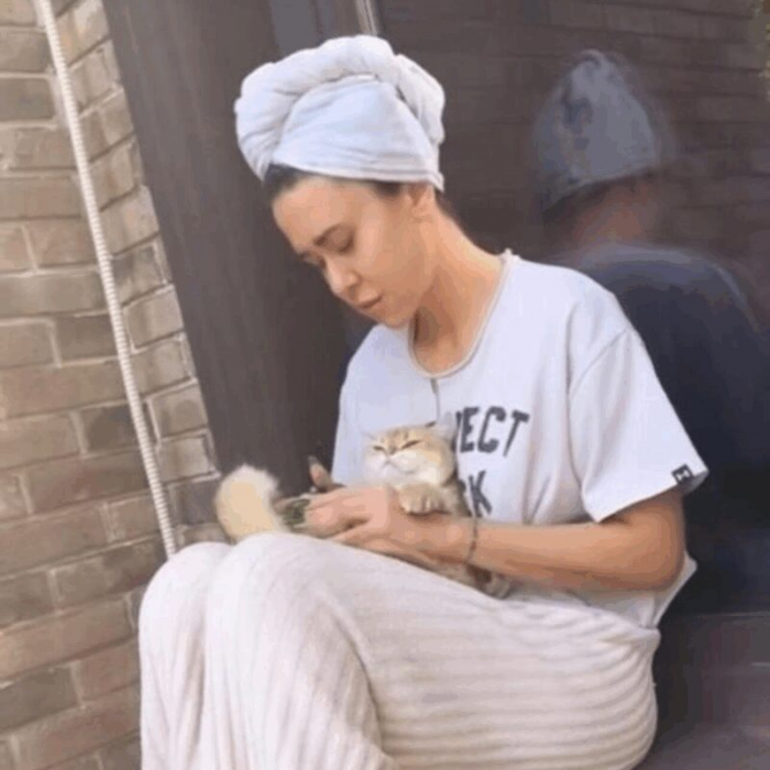 «Он тянул её вниз»: как дочь Успенской, которой 35, оказалась в эпицентре скандалов, а мать выгнала её жениха