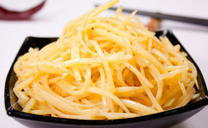 Картофель по-корейски с перцовым маслом: подойдет как гарнир даже на праздник