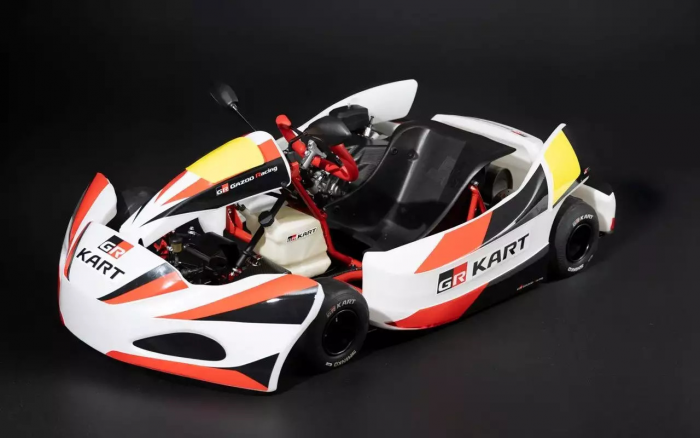 Toyota выпустила семейный карт – обучаться можно со смартфона