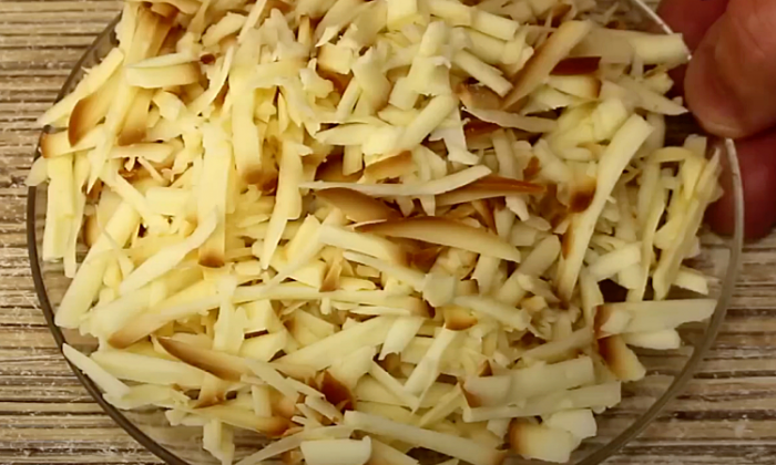 Взяли ингредиенты как на бутерброд и сделали полноценый салат. Выручает когда гости на пришли внезапно