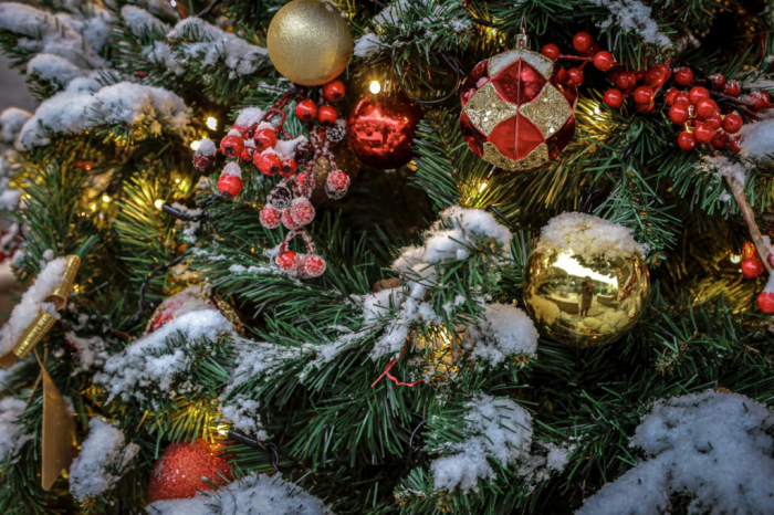 Проснуться в чужом городе, разбить окно и спастись от Деда Мороза: новогодние истории сотрудников медиахолдинга «Крымская газета»