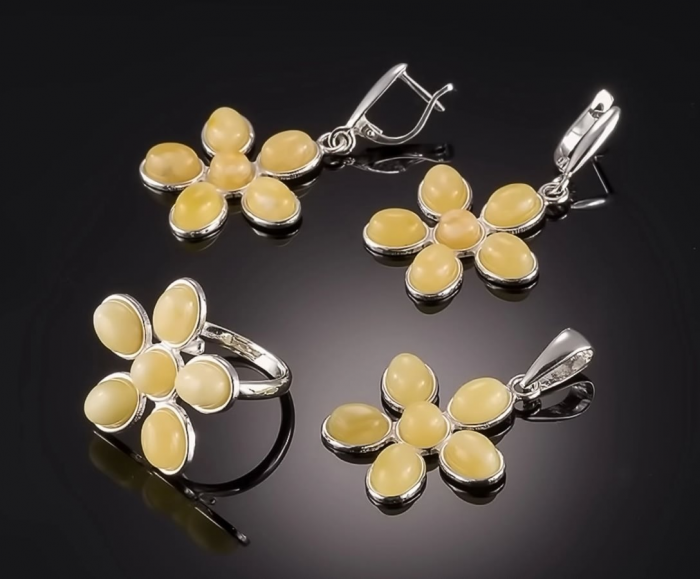 Украшения с цветами на 8 Марта