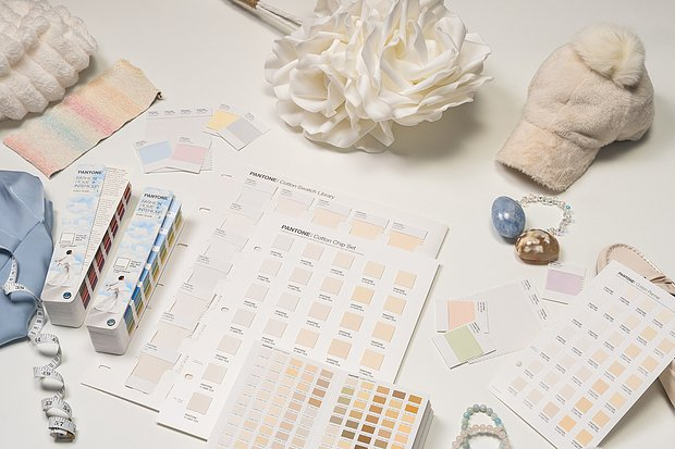 Цвет 2026 года по версии Pantone: какие цвета будут в тренде и как их носить?