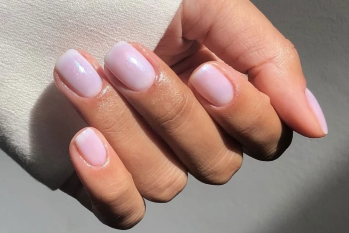 Маникюр на 8 Марта: идеи с фото