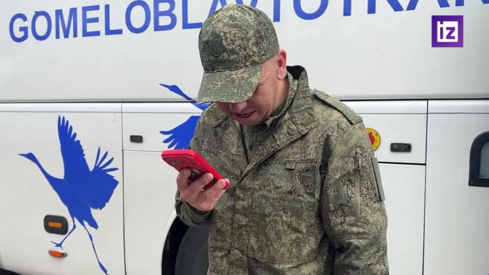 "Хочу сделать маме подарок": освобожденные из плена бойцы позвонили родным