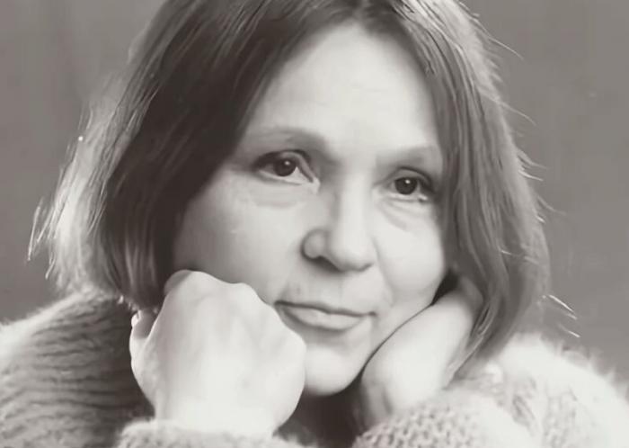 «Не могла произнести и пару фраз»: 41-летняя звезда кино и театра Елена Аросьева — о пути к славе, знаменитой семье мужа и троих детях