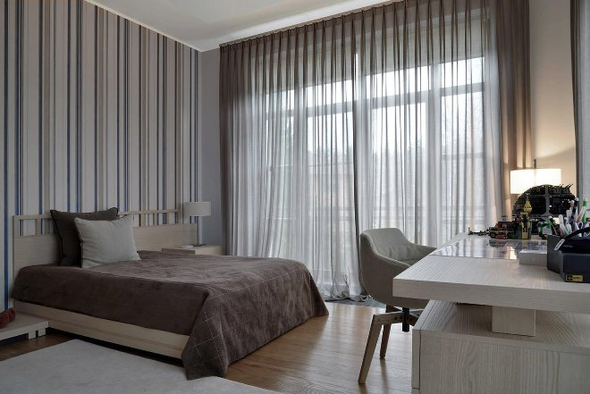 Обои в полоску: как создать нестандартный дизайн комнаты с помощью простых линий (104 фото)