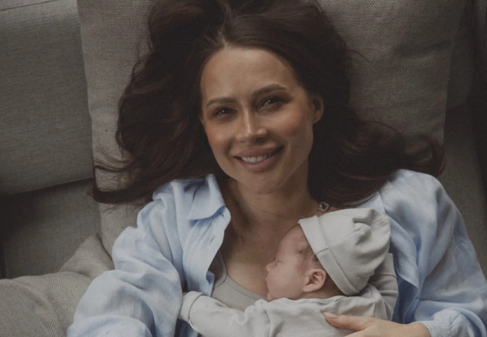 Бойфренд онкобольной Лерчек показал редкие фото с ней по случаю двух месяцев со дня рождения их сына