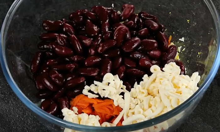 Салат Дружба с плавленым сыром: вкуснее оливье, на столе за 5 минут