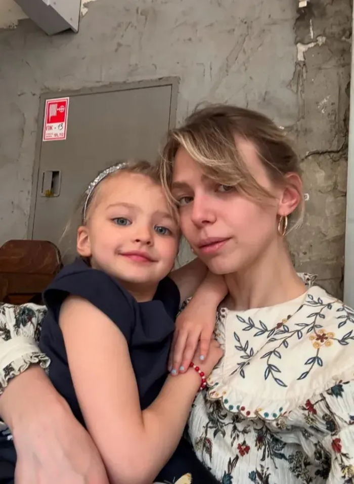 "Не могу поговорить с ребёнком даже по телефону". Экс-супруг Таисии Вилковой обвинил её в краже их дочери