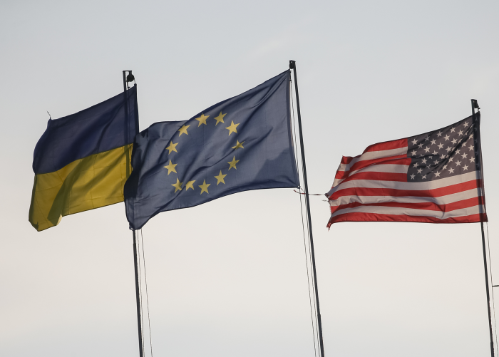 Украину предупредили о риске внезапного краха