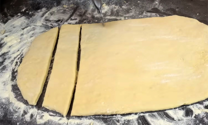 Пончики на кефире готовим даже когда нет времени. На столе за минуты, а все делаем на сковороде