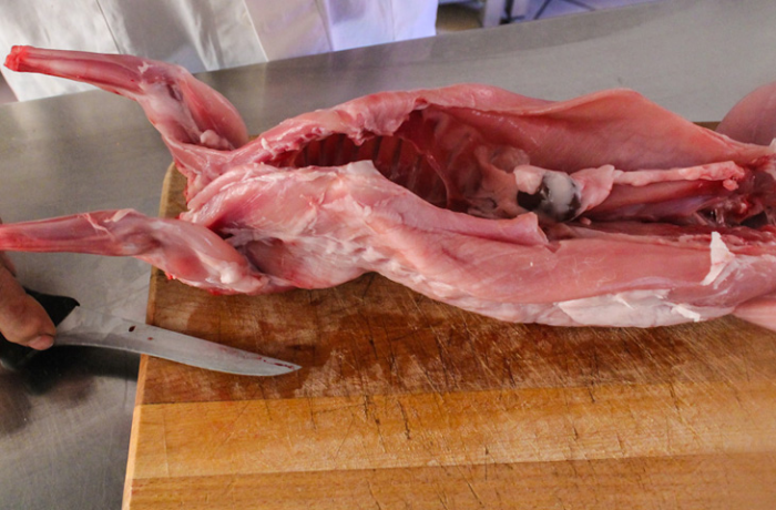 Как удалить из кролика все кости, сохранив цельной тушку