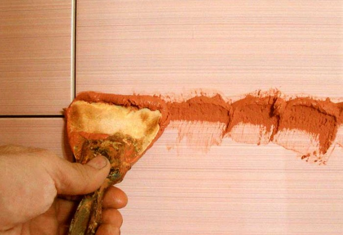 Действенные способы, как отбелить межплиточные швы на кухне и в ванной без особого труда