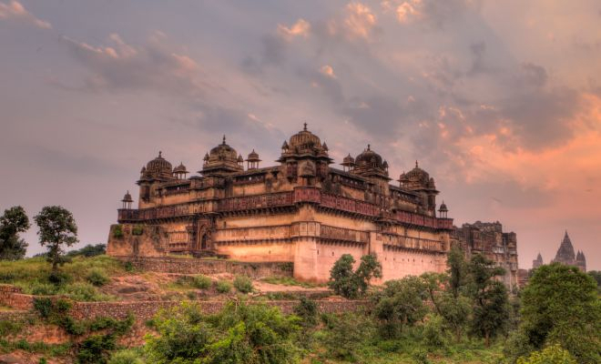 400 лет назад махараджа выстроил в Индии огромный дворец. Он провел там ночь и больше не возвращался