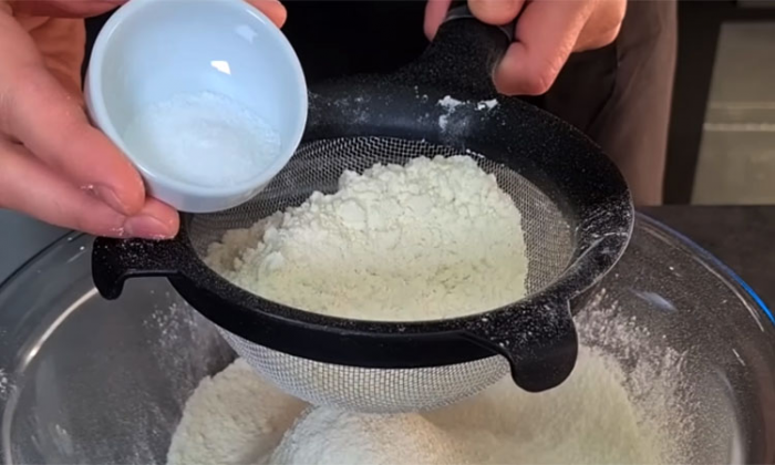 Лучшие чебуреки, как в советской чебуречной. Тесто хрустящее, с пузырьками, а сока столько, что выливается бульоном