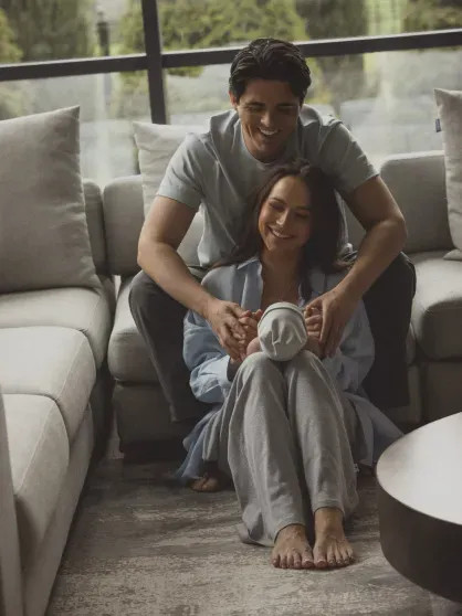 Бойфренд онкобольной Лерчек показал редкие фото с ней по случаю двух месяцев со дня рождения их сына