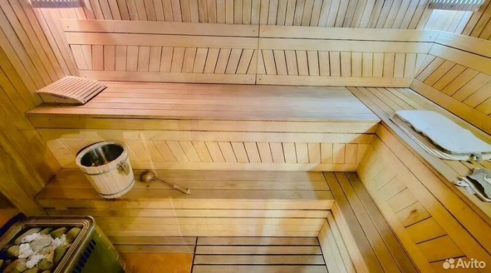 В Барнауле продают "дом мечты за полцены" с единорогом и ванной комнатой кровавых оттенков