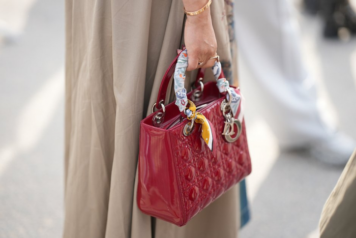 «Такого никогда не было». У людей закончились деньги на роскошь. На какие уловки идут отчаявшиеся бренды?