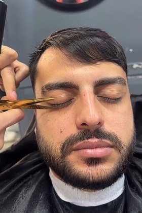 Лобковые парики, калечащие операции и странные лайфхаки для сна. На что шли люди ради красоты и здоровья в 2025 году?