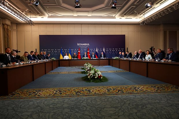 «Мы начинаем продвигаться быстрее» Военный ...итик Василий Кашин — об итогах 2025 года в зоне СВО и будущем переговоров по Украине