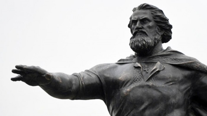 Писатель Дмитрий Володихин: «Я с удовольствием и даже с ликованием встретил бы смену слова «президент» на слово «царь»