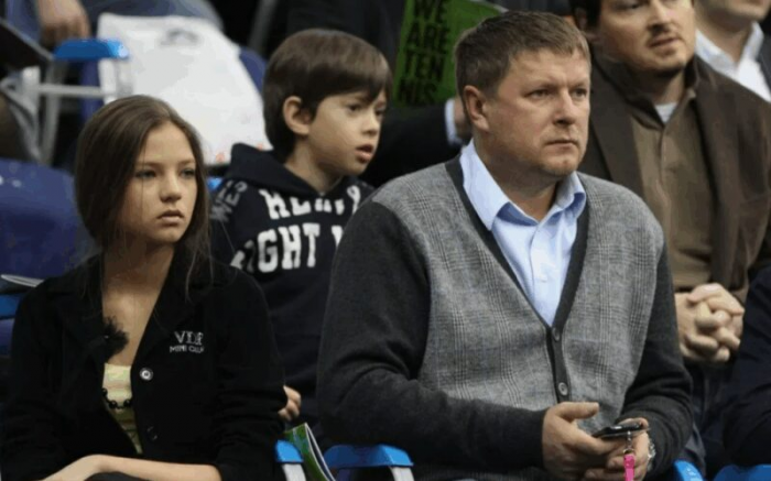 «Он записывает компроматы»: мать Алеси Кафельниковой раскрыла страшную правду о зяте-должнике спустя 4 года после рождения внучки