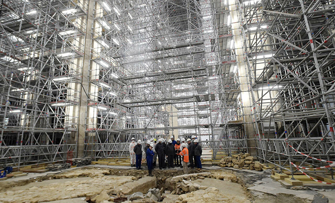 Под Нотр-Дамом обнаружили свинцовый саркофаг, который запечатали и спрятали под землю задолго до строительства собора