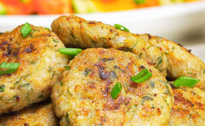 Гора котлет из 400 граммов курицы: нежнее и сочнее обычных, не нужен даже гарнир